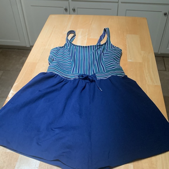 Jantzen one piece swimsuit with built in bra and shorts. See photos for - Picture 12 of 16